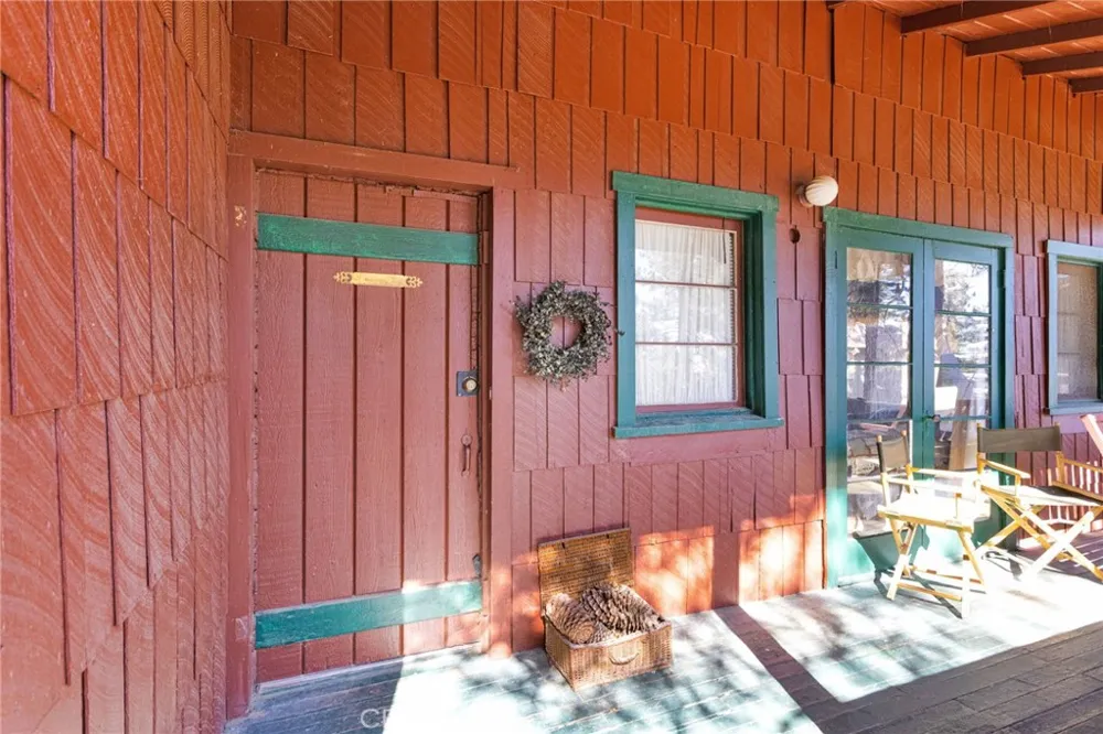 2054 E Canyon Wrightwood, CA 92397