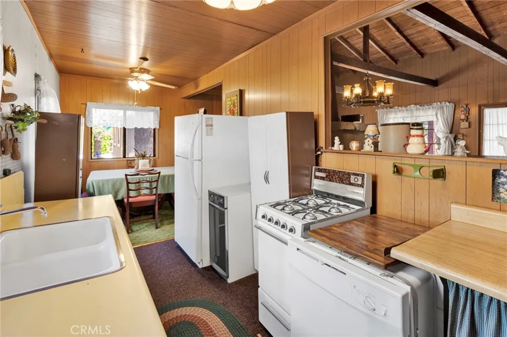 2054 E Canyon Wrightwood, CA 92397