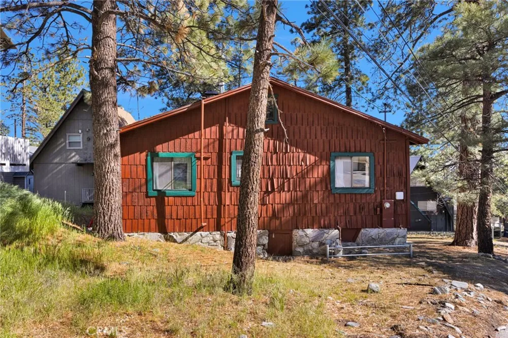 2054 E Canyon Wrightwood, CA 92397