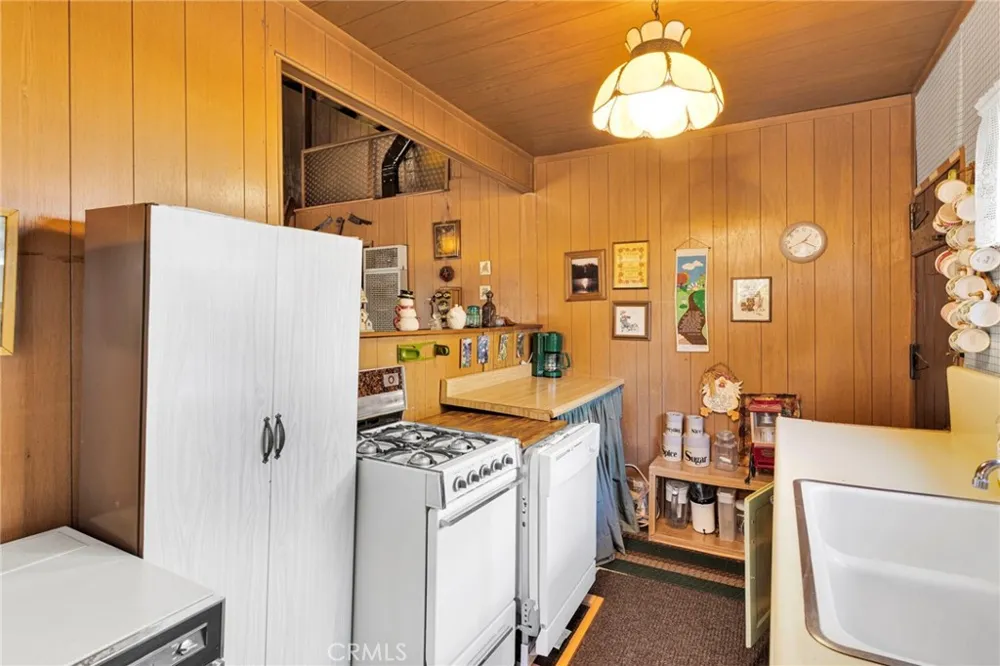 2054 E Canyon Wrightwood, CA 92397