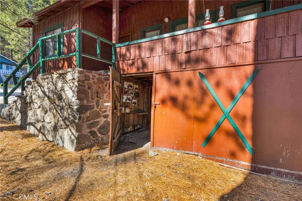 2054 E Canyon Wrightwood, CA 92397