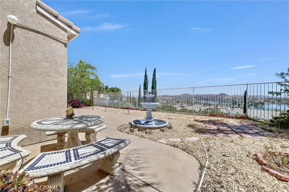 43 Villa Valtelena Lake Elsinore, CA 92532