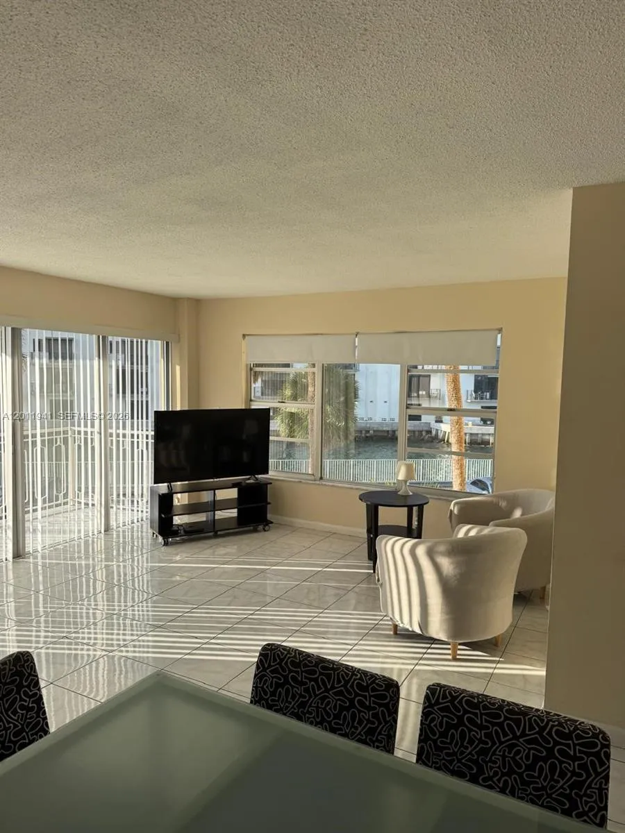 11111 Biscayne Blvd #2H Miami, FL 33181