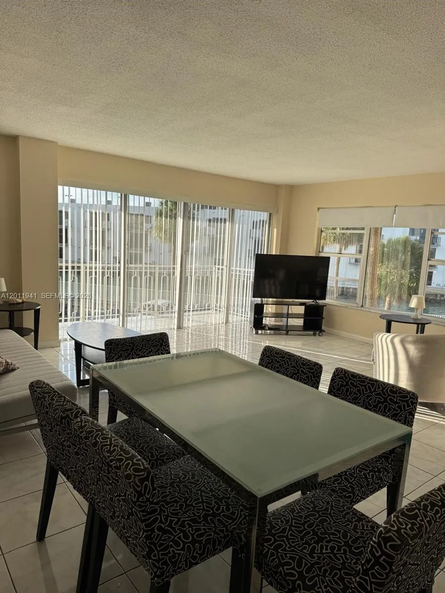 11111 Biscayne Blvd #2H Miami, FL 33181