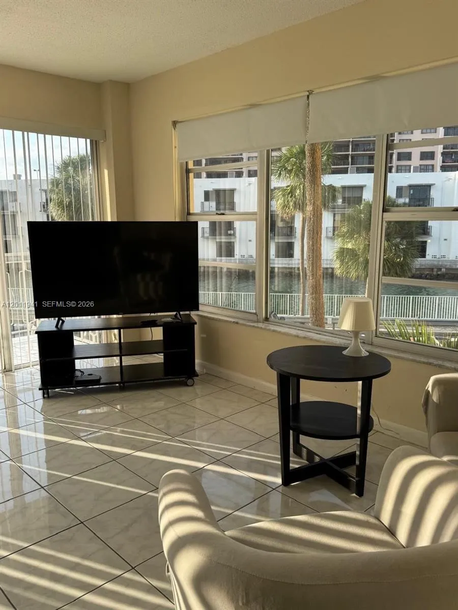 11111 Biscayne Blvd #2H Miami, FL 33181