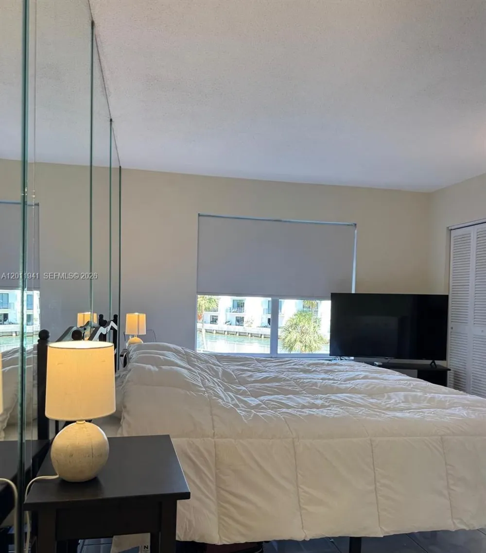 11111 Biscayne Blvd #2H Miami, FL 33181