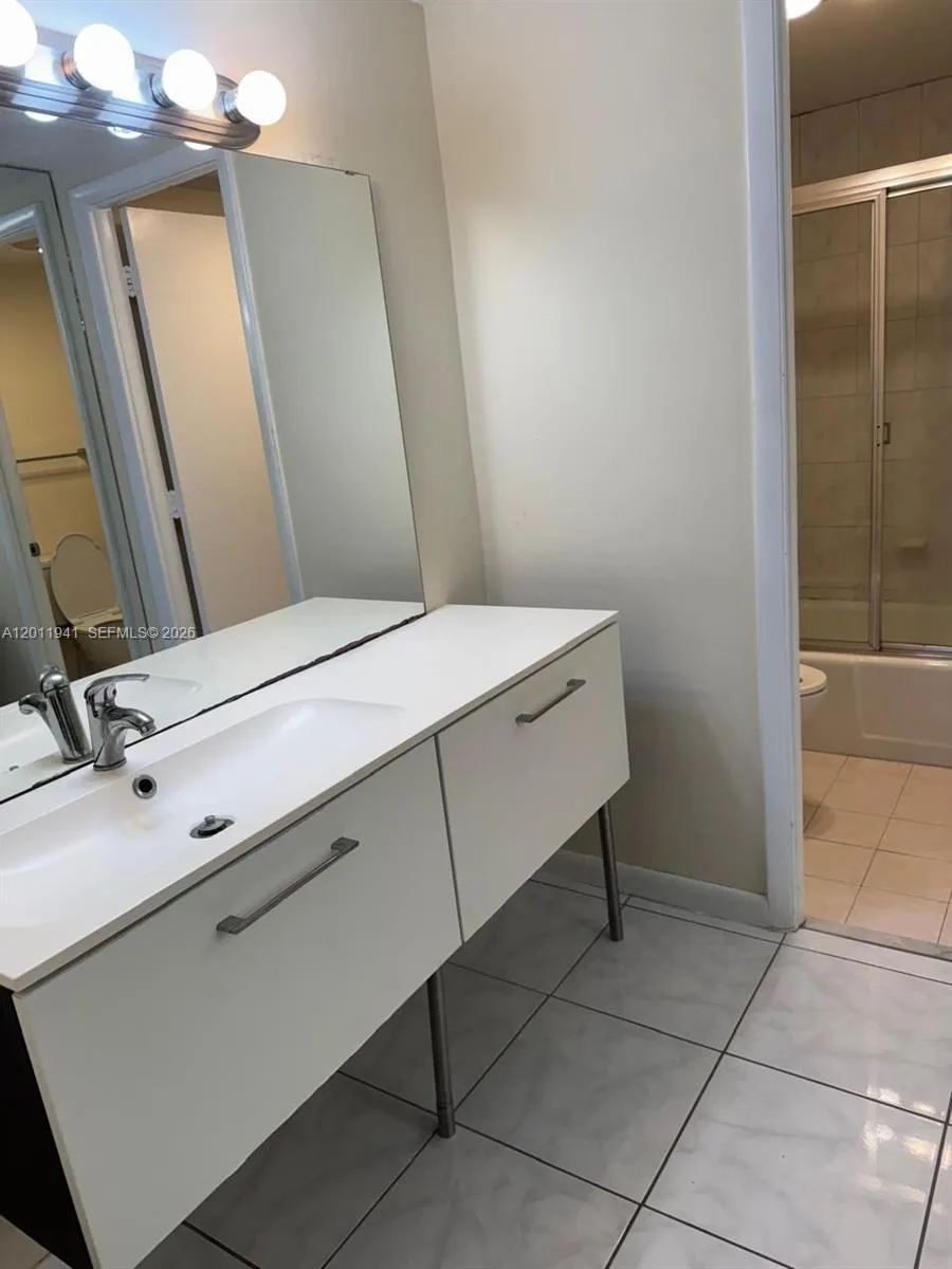 11111 Biscayne Blvd #2H Miami, FL 33181