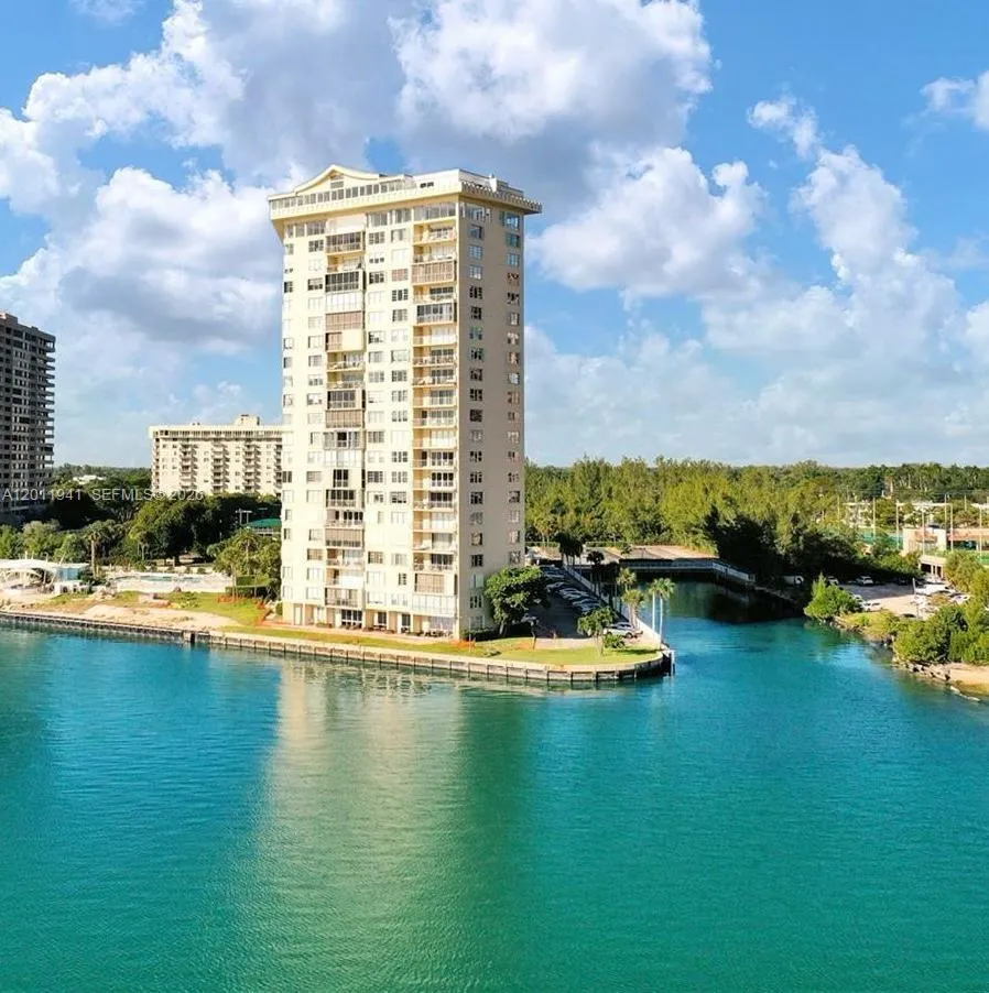 11111 Biscayne Blvd #2H Miami, FL 33181