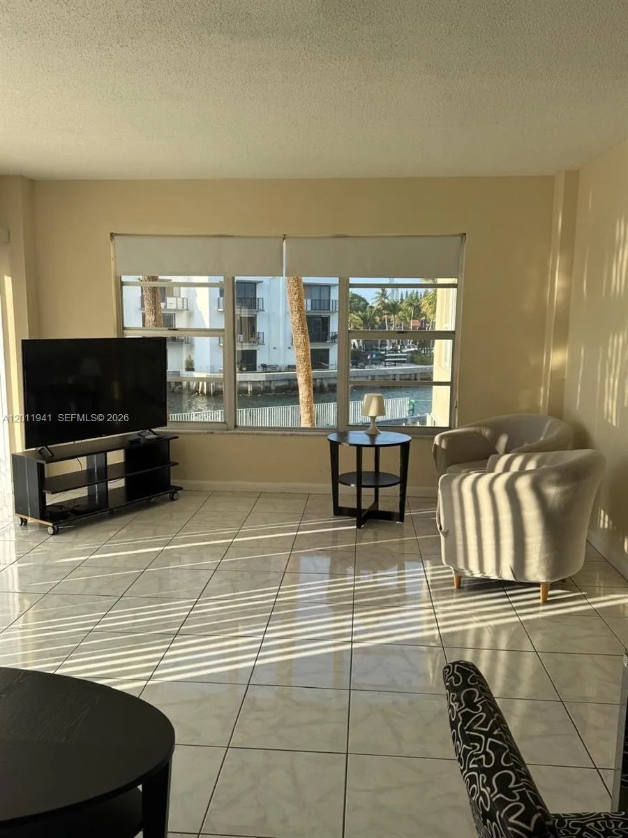11111 Biscayne Blvd #2H Miami, FL 33181