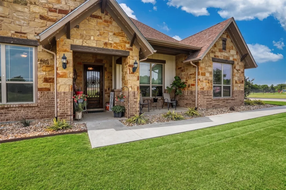30 Laura Circle Gunter, TX 75058