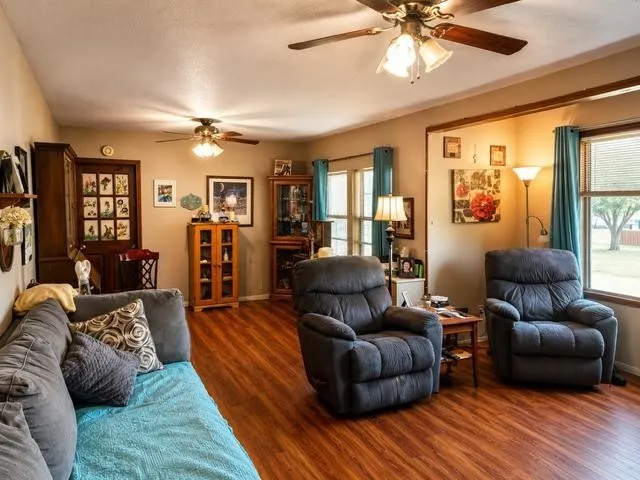 1271 Central Avenue Newark, TX 76071