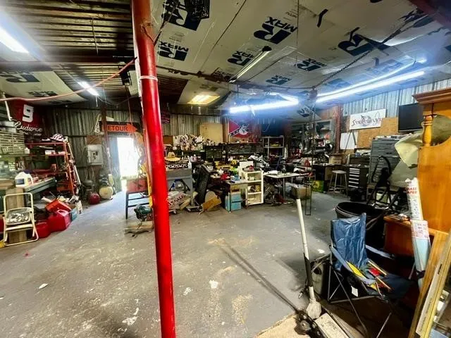 1271 Central Avenue Newark, TX 76071