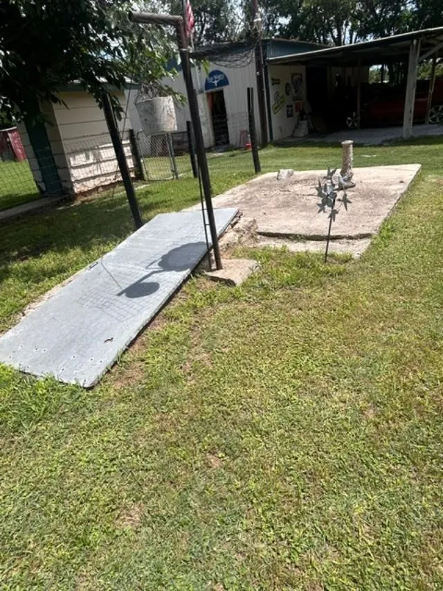 1271 Central Avenue Newark, TX 76071