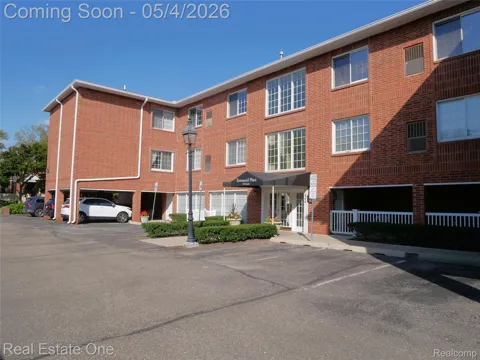 444 S Chester Street #413