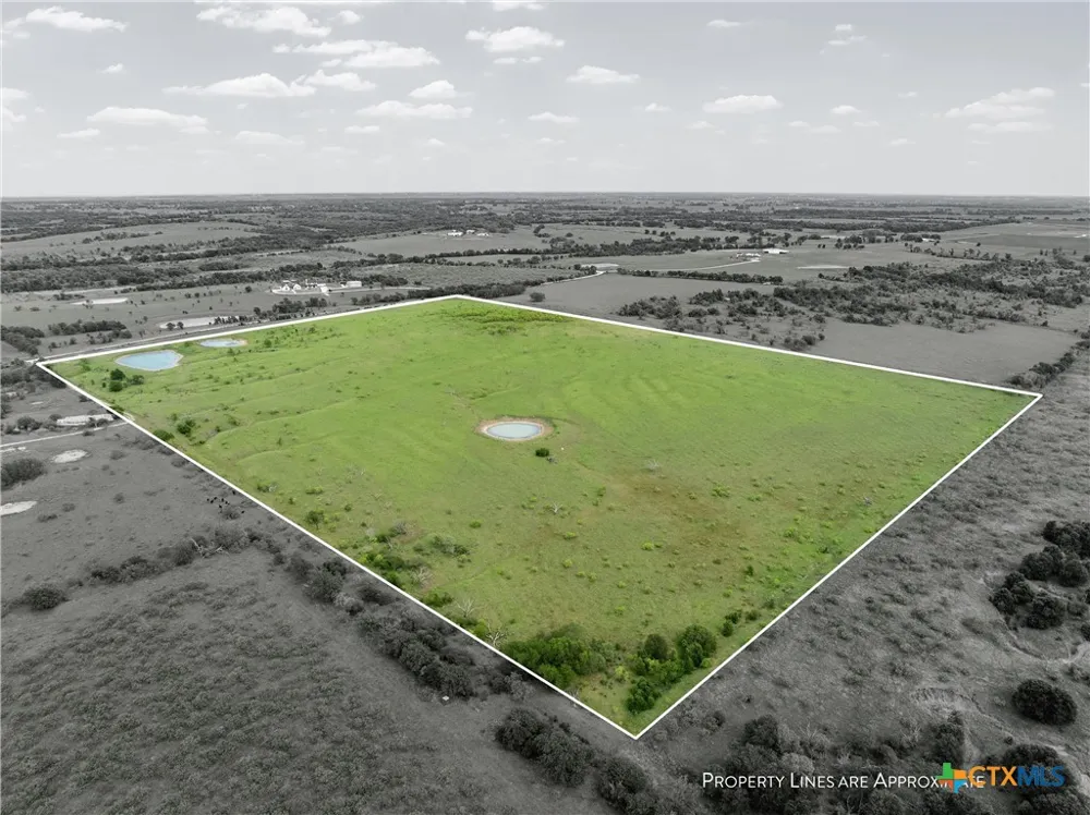 Cr 462 Lott, TX 76656