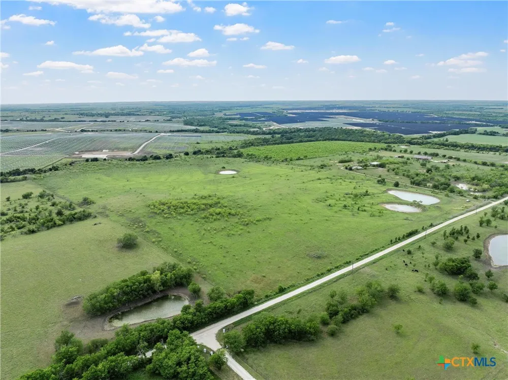 Cr 462 Lott, TX 76656