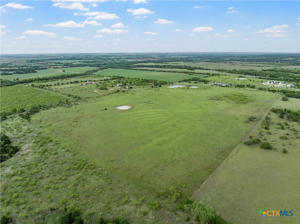 Cr 462 Lott, TX 76656