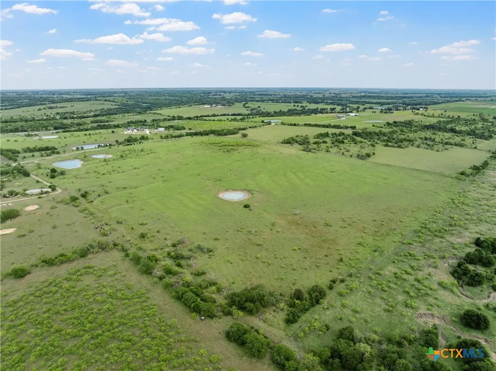 Cr 462 Lott, TX 76656