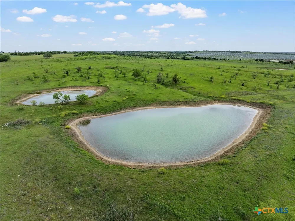 Cr 462 Lott, TX 76656