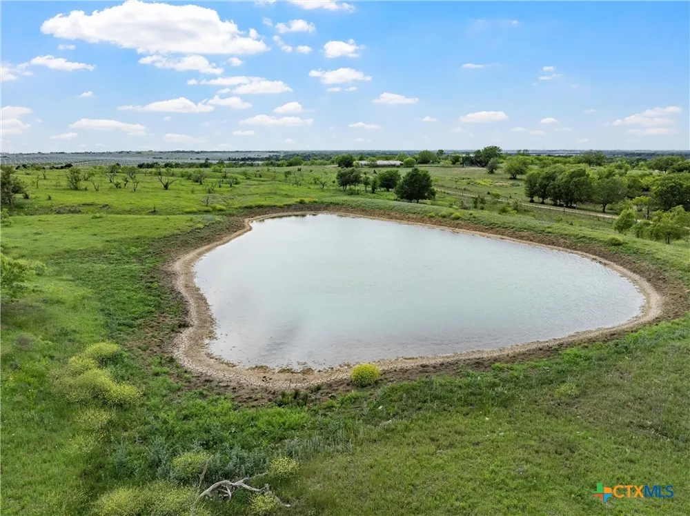 Cr 462 Lott, TX 76656