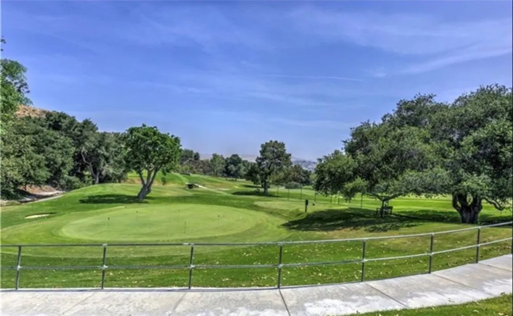 26801 Circle Of The Oaks Newhall, CA 91321