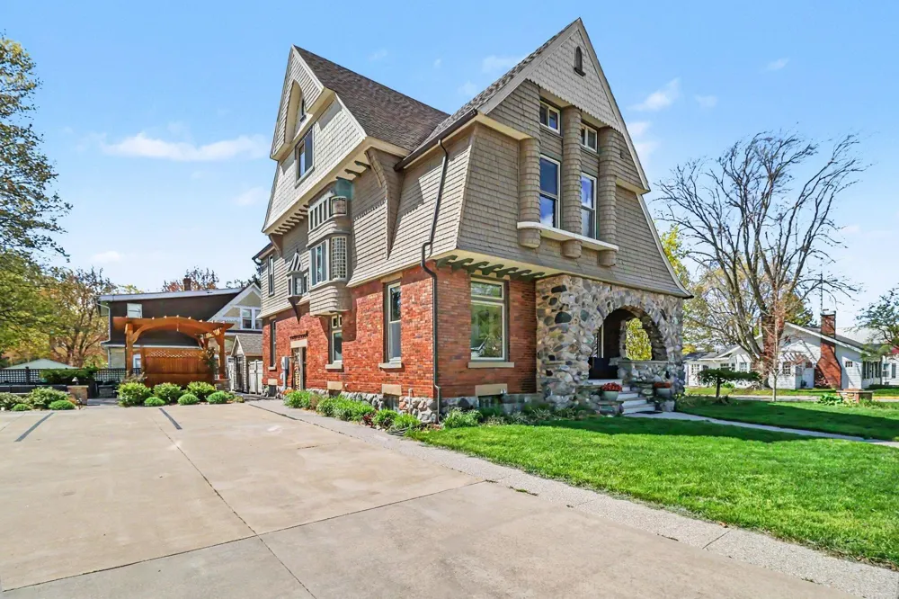 303 S Courtland Street Hart, MI 49420