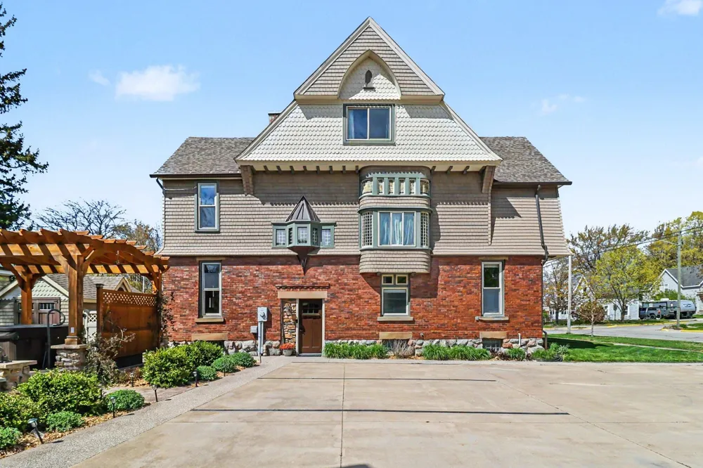 303 S Courtland Street Hart, MI 49420