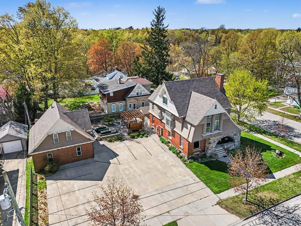 303 S Courtland Street Hart, MI 49420