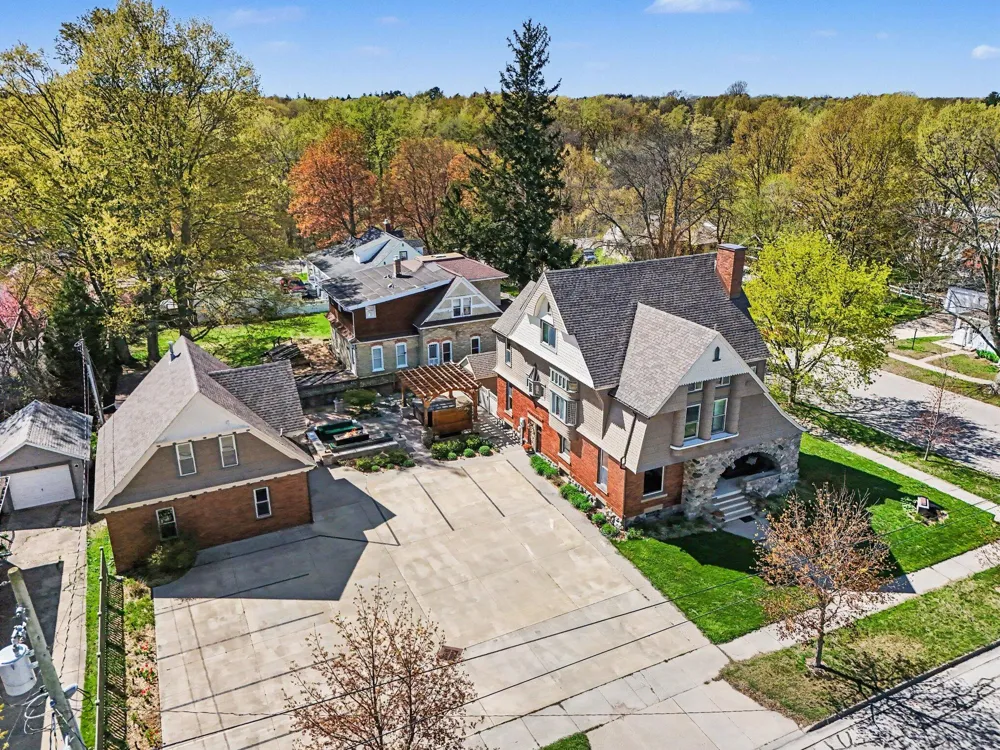 303 S Courtland Street Hart, MI 49420