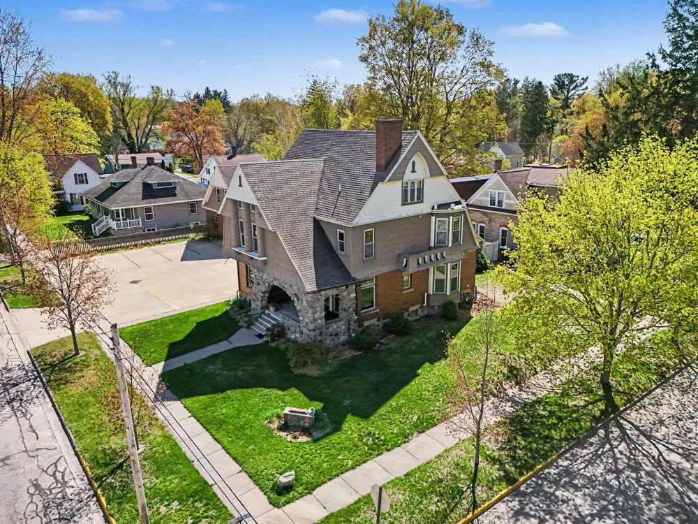 303 S Courtland Street Hart, MI 49420