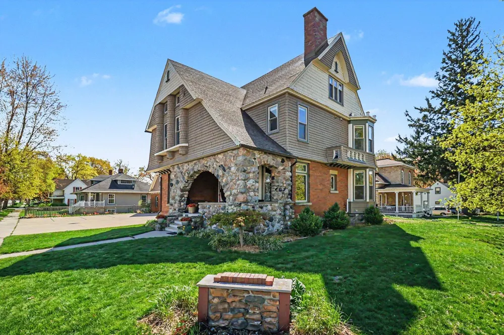 303 S Courtland Street Hart, MI 49420