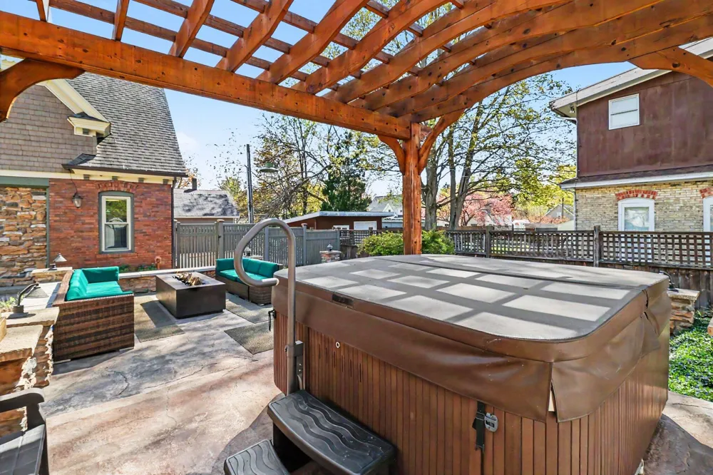 303 S Courtland Street Hart, MI 49420