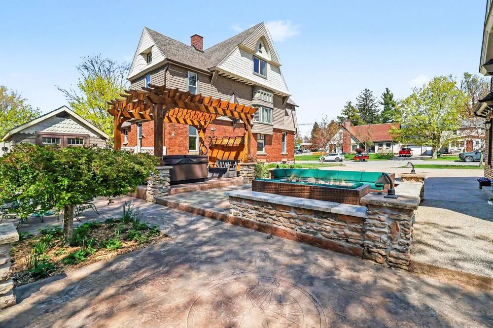 303 S Courtland Street Hart, MI 49420