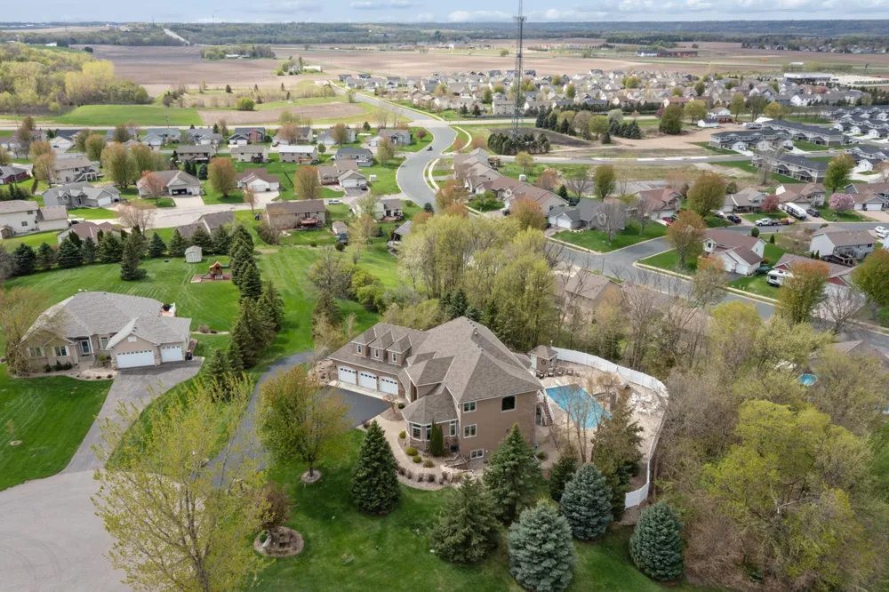 23840 Prairie Court Belle Plaine, MN 56011