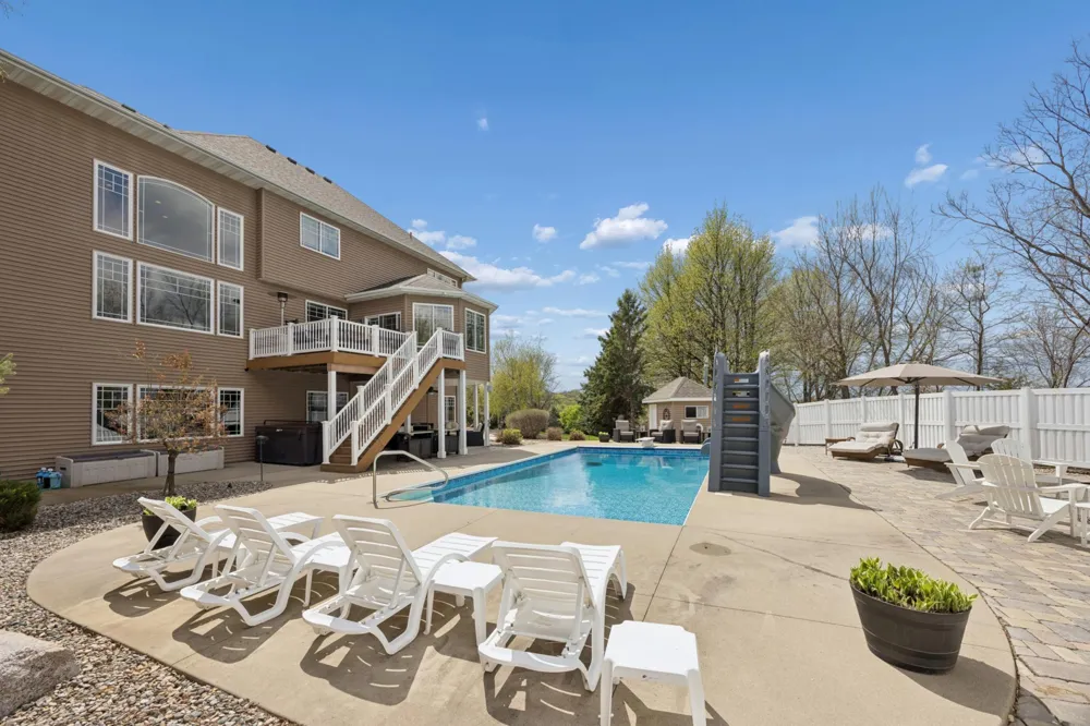 23840 Prairie Court Belle Plaine, MN 56011