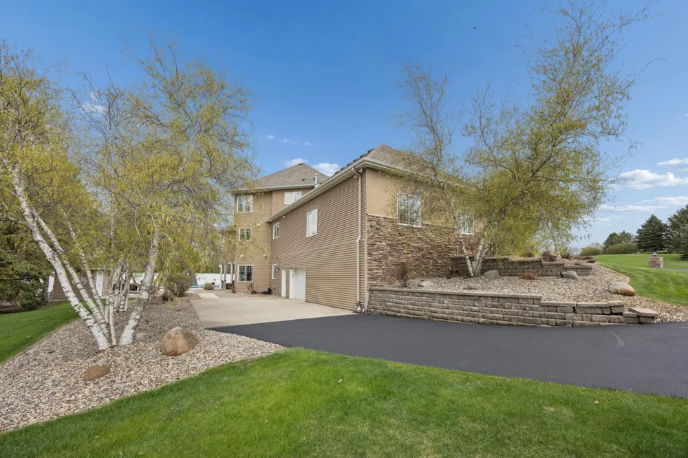 23840 Prairie Court Belle Plaine, MN 56011
