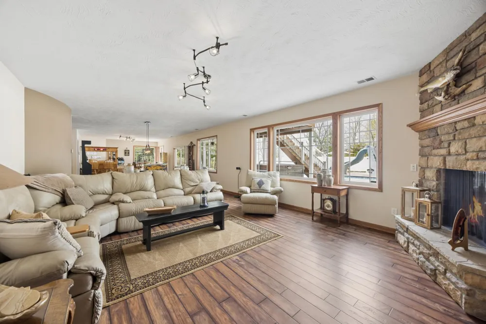 23840 Prairie Court Belle Plaine, MN 56011
