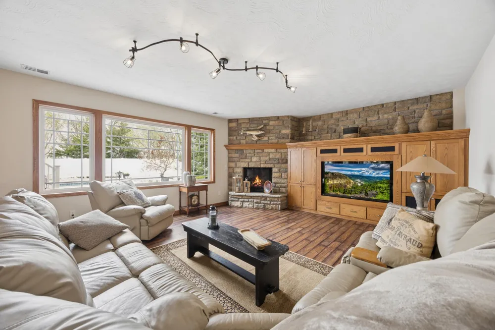 23840 Prairie Court Belle Plaine, MN 56011