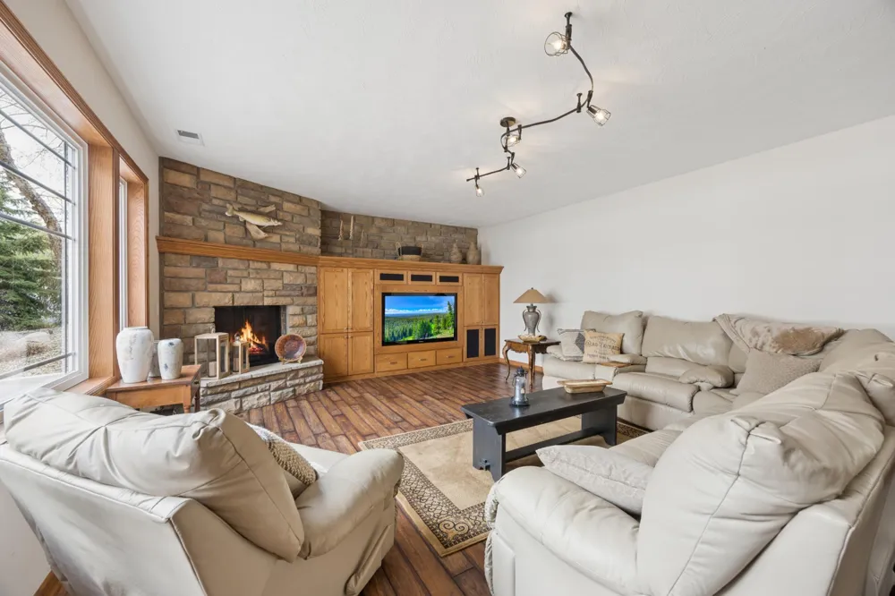 23840 Prairie Court Belle Plaine, MN 56011