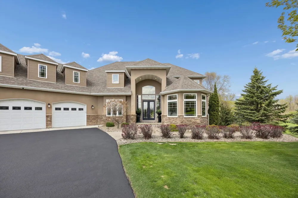 23840 Prairie Court Belle Plaine, MN 56011