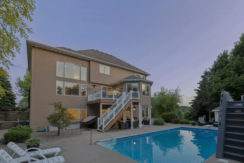 23840 Prairie Court Belle Plaine, MN 56011