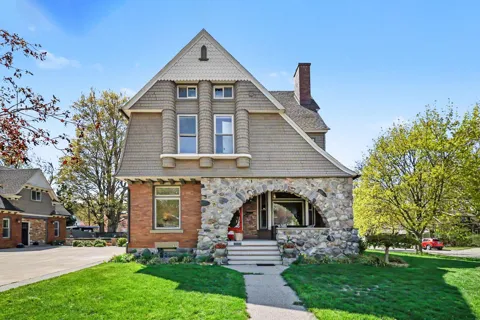 303 S Courtland Street