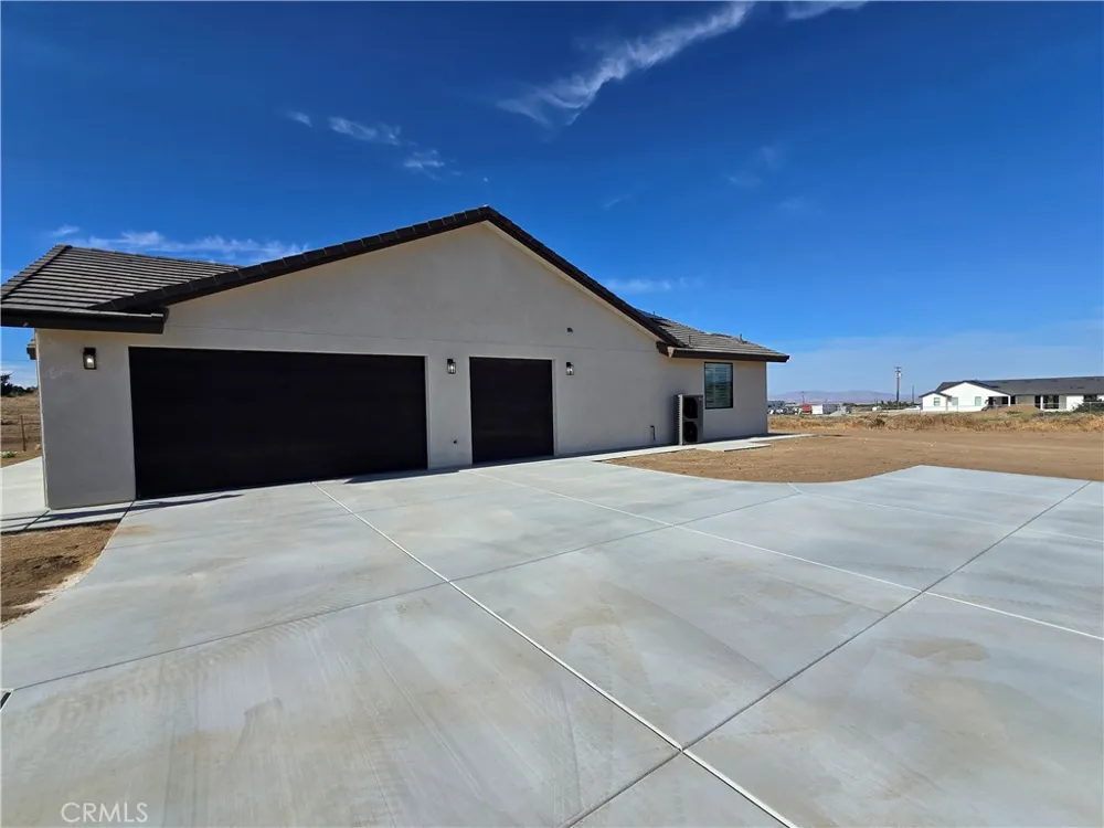 6221 Merced Oak Hills, CA 92344