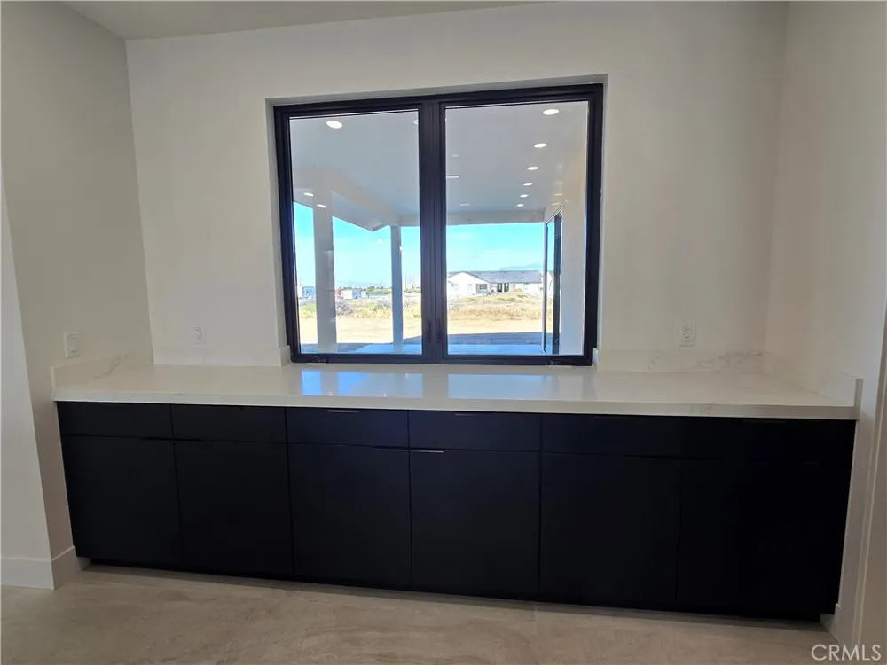 6221 Merced Oak Hills, CA 92344