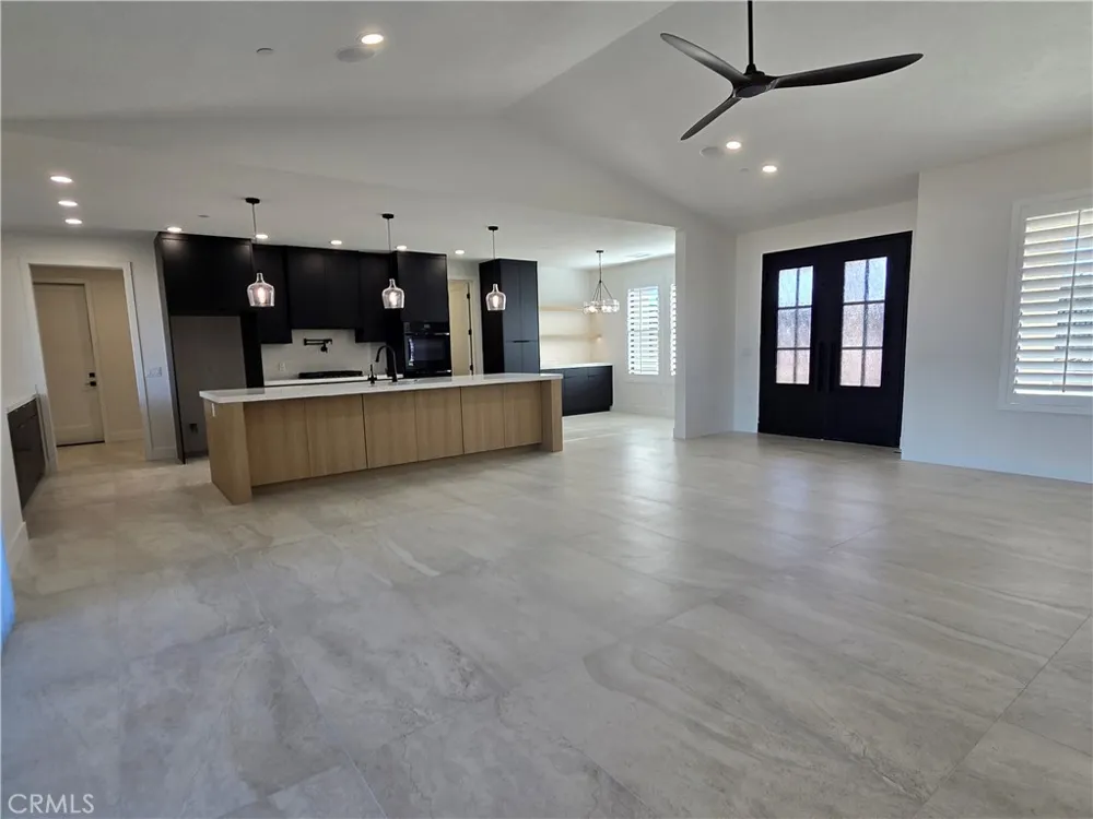 6221 Merced Oak Hills, CA 92344