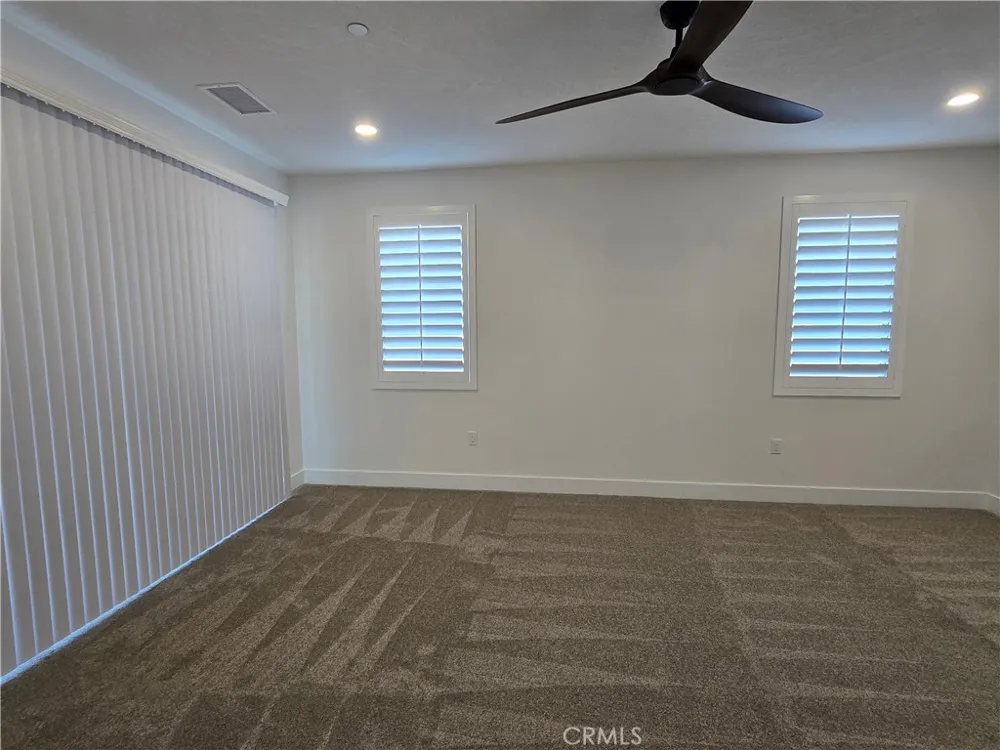 6221 Merced Oak Hills, CA 92344