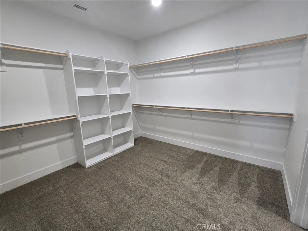 6221 Merced Oak Hills, CA 92344