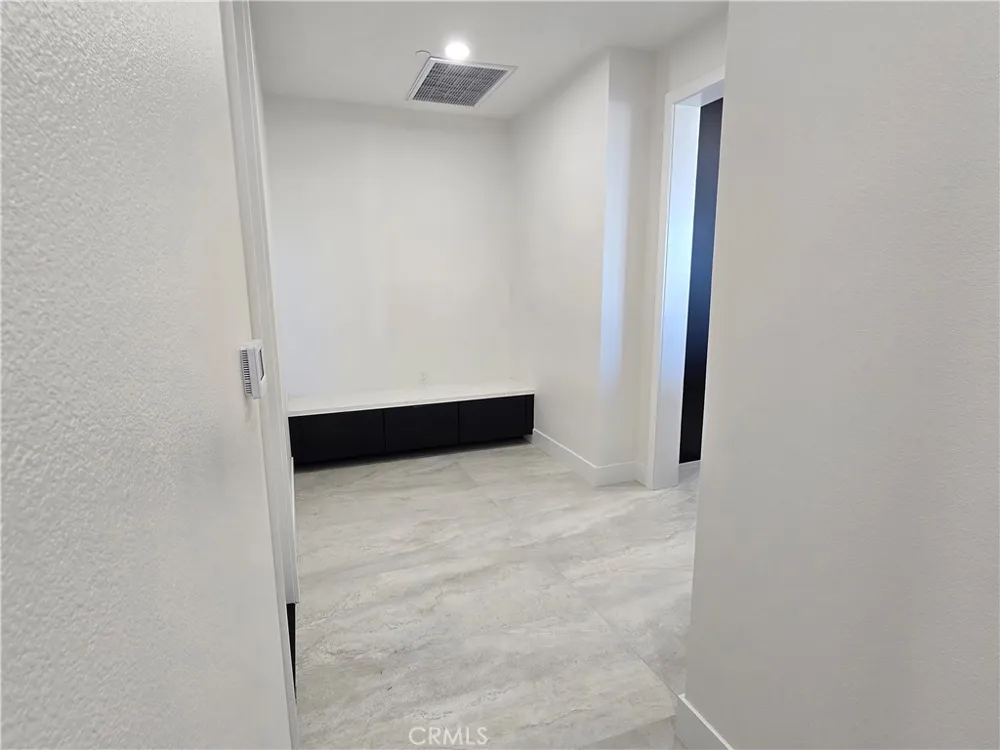 6221 Merced Oak Hills, CA 92344