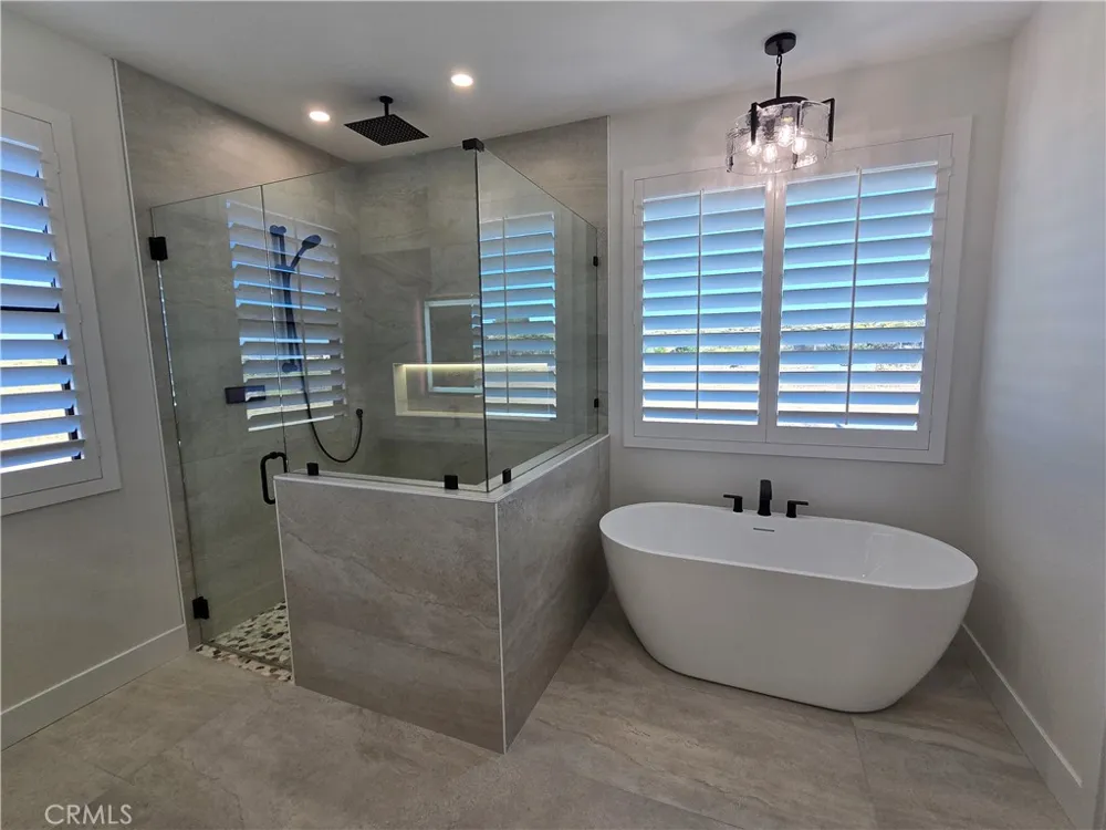 6221 Merced Oak Hills, CA 92344
