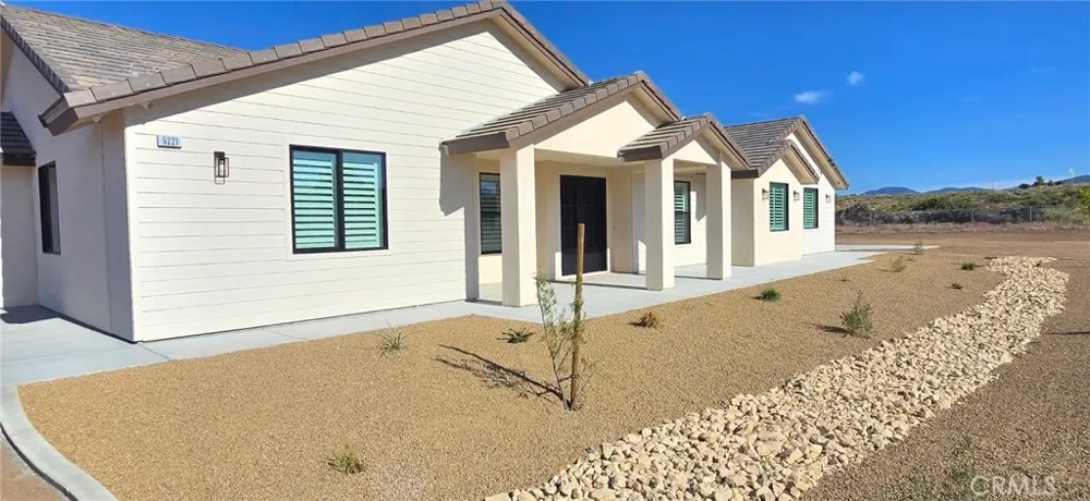 6221 Merced Oak Hills, CA 92344